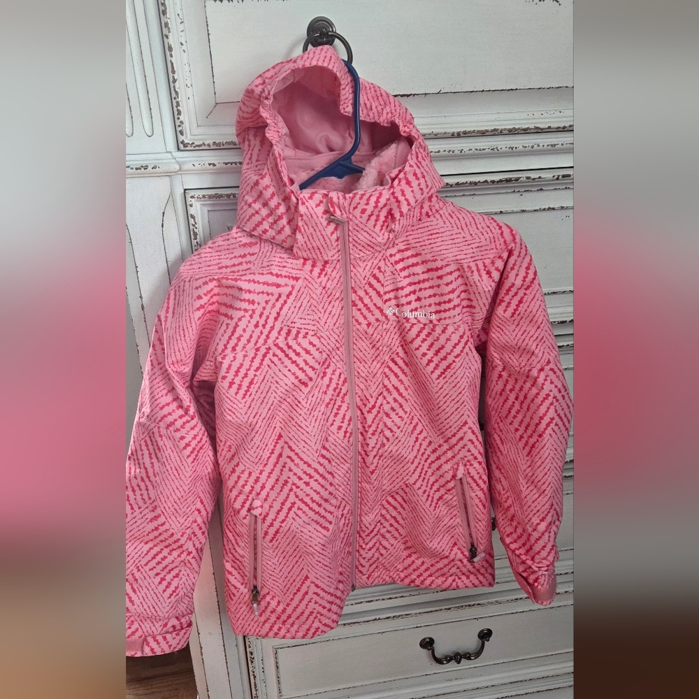 Columbia Kids Zigzag Pink Snow Coat. Girls size Medium 10-12. Like new